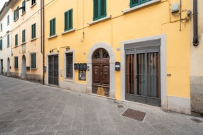 Exterior - Apartment 'Verdi' with Private Terrace, Wi-Fi and Air Conditioning (Pistoia)