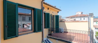 Apartment 'Verdi' with Private Terrace, Wi-Fi and Air Conditioning