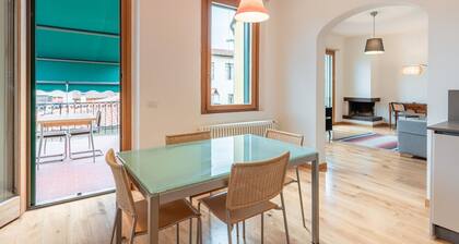 Apartment 'Verdi' mit privater Terrasse, WLAN und Klimaanlage