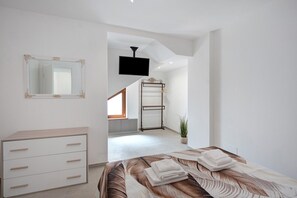 2 bedrooms, WiFi, bed sheets