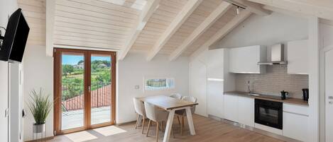 Réfrigérateur, four, plaque de cuisson, lave-vaisselle