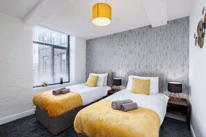 2 bedrooms, desk, iron/ironing board, WiFi