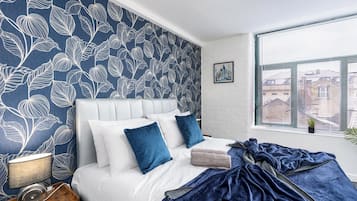 2 bedrooms, desk, iron/ironing board, WiFi