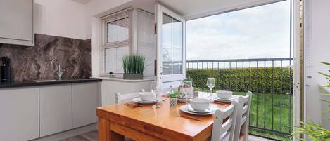 تناول الطعام