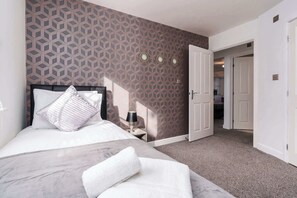 3 bedrooms, desk, iron/ironing board, WiFi