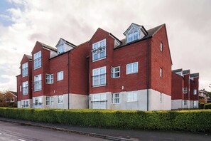 Exterior - Contemporary 3 Bedroom Apartment near Chesterfield (Chesterfield)