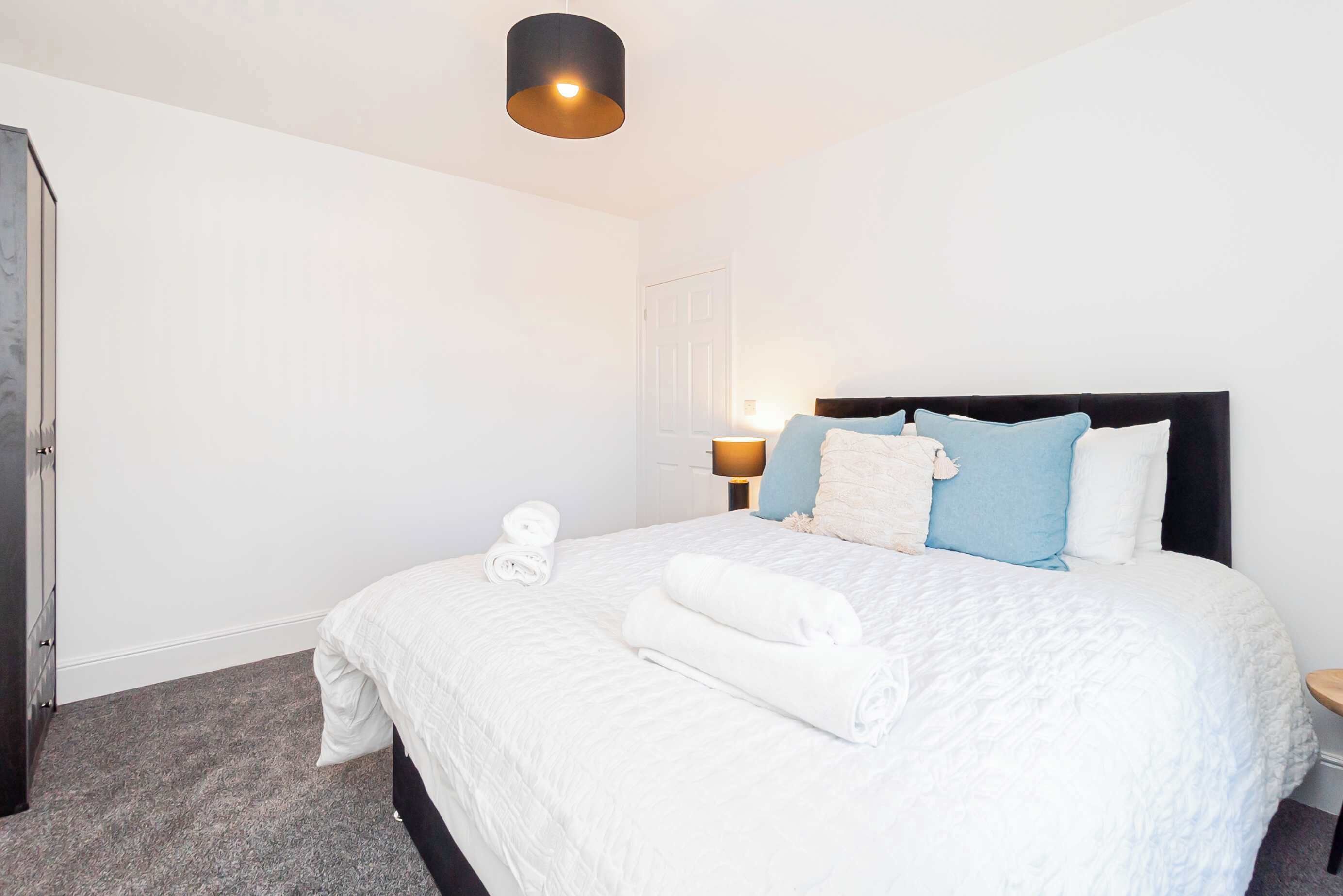 3 bedrooms, desk, iron/ironing board, WiFi