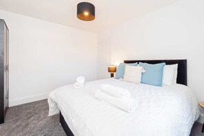 3 bedrooms, desk, iron/ironing board, WiFi - Spacious 3 Bedroom Home with Garden  in Doncaster (Doncaster)