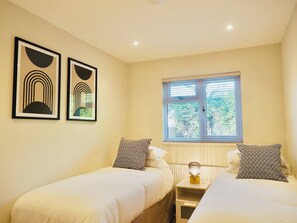 3 Schlafzimmer, Schreibtisch, Bügeleisen/Bügelbrett, WLAN