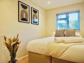 3 dormitoris, escriptori, planxa i posts de planxar i wifi 