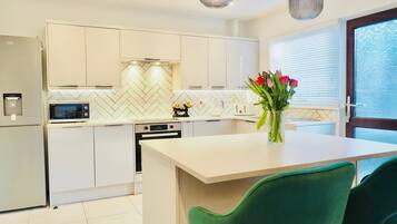 Fridge, microwave, oven, stovetop