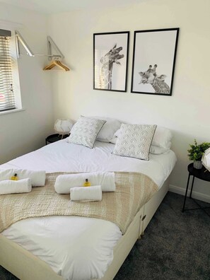 3 bedrooms, desk, iron/ironing board, WiFi