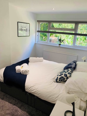 3 bedrooms, desk, iron/ironing board, WiFi