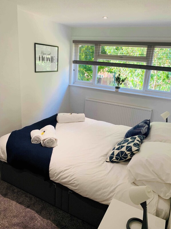 3 Schlafzimmer, Schreibtisch, Bügeleisen/Bügelbrett, WLAN