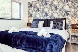 4 bedrooms, desk, iron/ironing board, WiFi