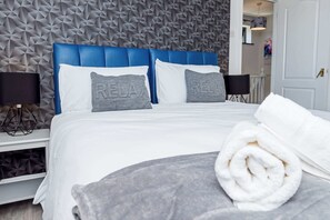 4 bedrooms, desk, iron/ironing board, WiFi