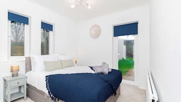 4 bedrooms, desk, iron/ironing board, WiFi