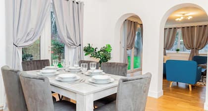 Spacious 4BR Home + Free Parking in Milton Keynes