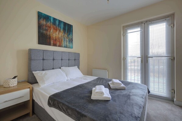 3 bedrooms, desk, iron/ironing board, WiFi