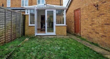 Spacious Hampton Hargate Home w Parking & Garden