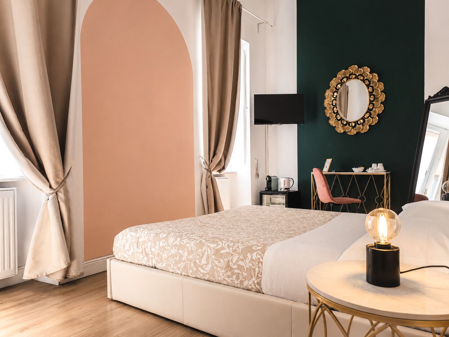 Double Room, 1 Double Bed, Private Bathroom | Minibar, in-room safe, desk, laptop workspace