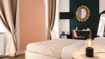 Double Room, 1 Double Bed, Private Bathroom | Minibar, in-room safe, desk, laptop workspace