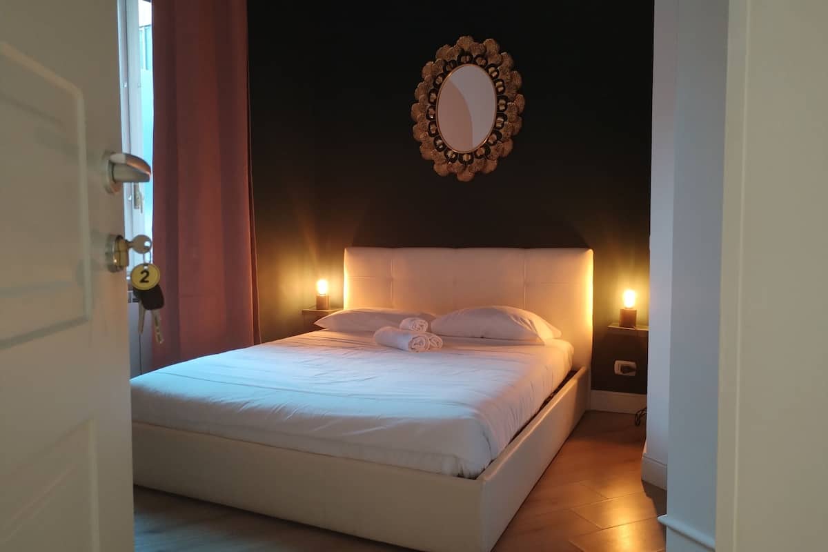 Standard Single Room, 1 Double Bed, Private Bathroom | In-room safe, desk, laptop workspace, blackout drapes