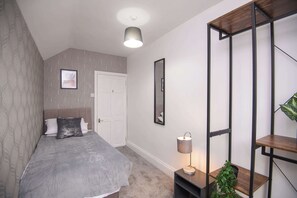 3 bedrooms, desk, iron/ironing board, WiFi