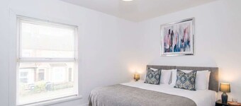 Modern 3BR Home with Free Parking & Fast Wi-Fi