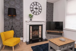 Interior - Contemporary 3BR Stay | Parking & Comfort (Rugby)