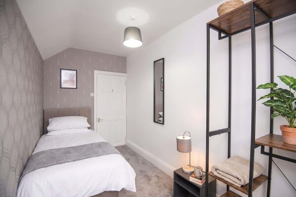 3 bedrooms, desk, iron/ironing board, WiFi
