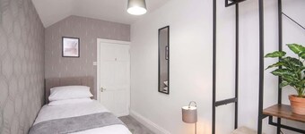 Modern 3BR Home with Free Parking & Fast Wi-Fi
