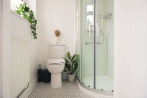 تجهيزات دش، مجففات شعر، مناشف