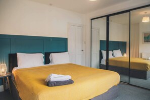 3 bedrooms, desk, iron/ironing board, WiFi - Modern 3 Bedroom Home in Central Rugby (Rugby)