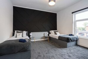 2 bedrooms, desk, iron/ironing board, WiFi