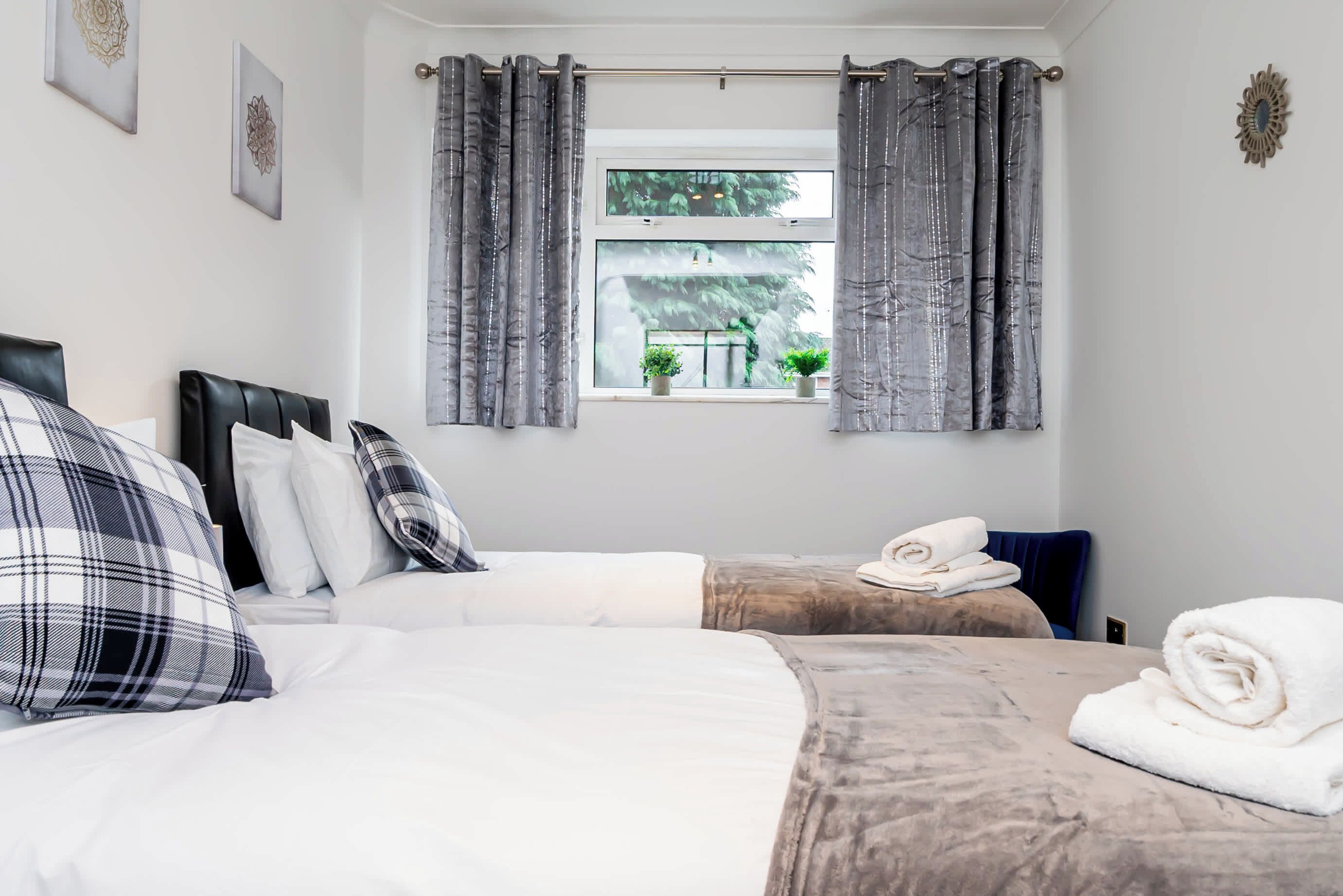 4 bedrooms, desk, iron/ironing board, WiFi