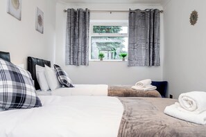 4 bedrooms, desk, iron/ironing board, WiFi