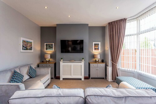 Spacious 3 Bedroom Home in South Shields by Beach