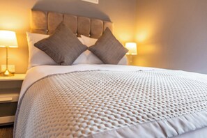 3 bedrooms, desk, iron/ironing board, WiFi