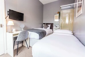 3 bedrooms, desk, iron/ironing board, WiFi