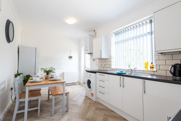 Fridge, microwave, oven, stovetop