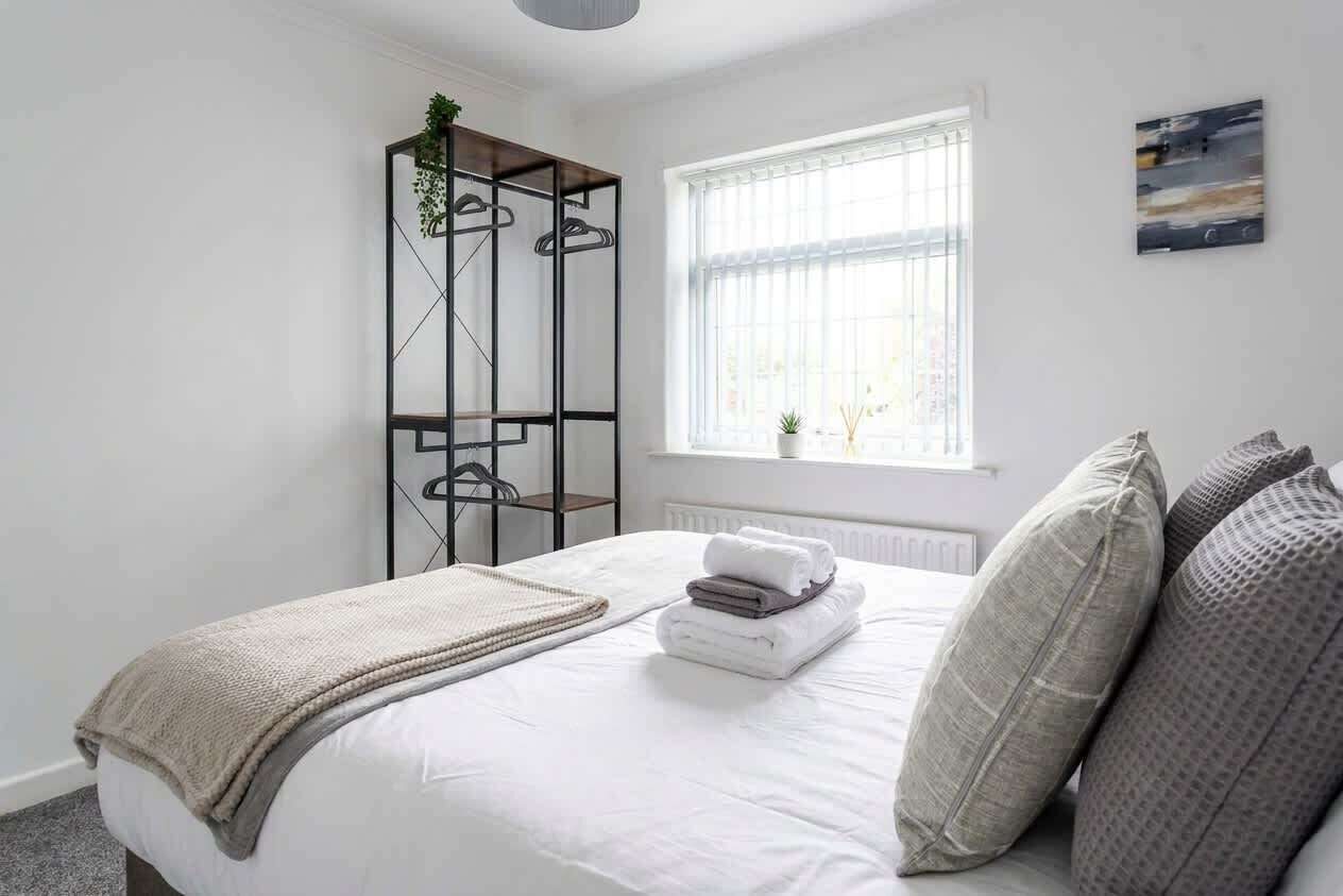 3 bedrooms, desk, iron/ironing board, WiFi
