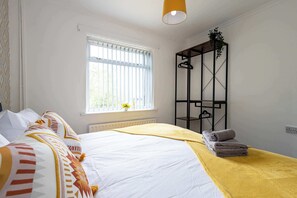 3 bedrooms, desk, iron/ironing board, WiFi
