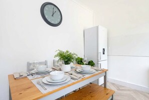 Dining - Spacious 3BR House with Garden in St Helens (St Helens)