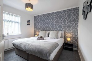 3 bedrooms, desk, iron/ironing board, WiFi