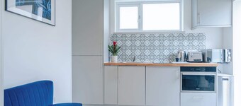 Charming Studio Retreat with Garden & Parking