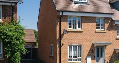 Cosy Studio Apartment with Parking & Garden