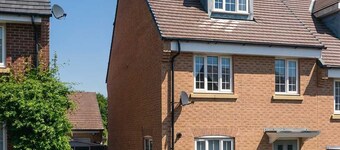 Cosy Studio Apartment with Parking & Garden