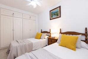 1 chambre, fer et planche à repasser, Wi-Fi gratuit, draps fournis