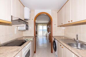 Fridge, microwave, oven, coffee/tea maker